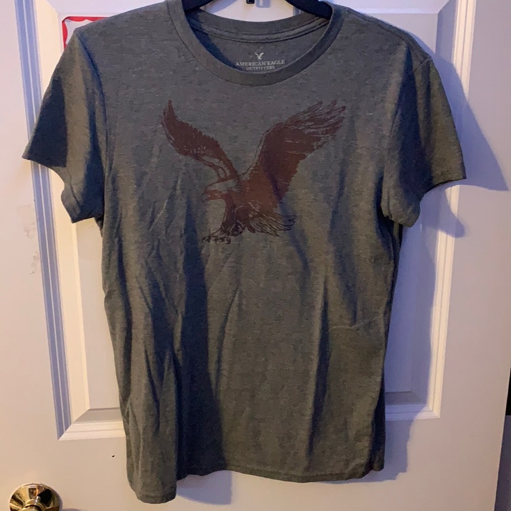 American Eagle tshirt